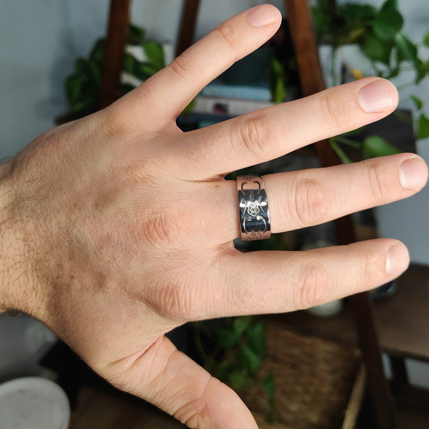 🕊️Petrel – Ring of Enduring Grace
