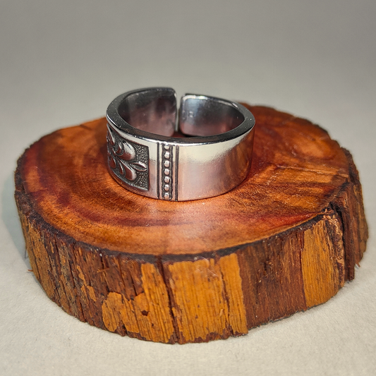 🕊️Seraphine – Ring of Ornamental Grace