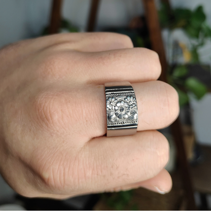 🌺Calthea – Ring of Preserved Grace