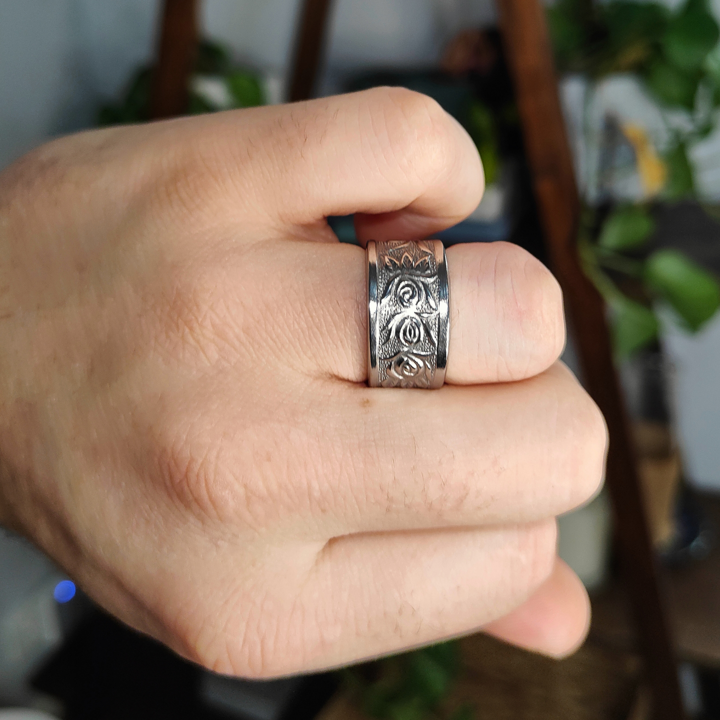 🌹Trinia – Ring of Guarded Rose