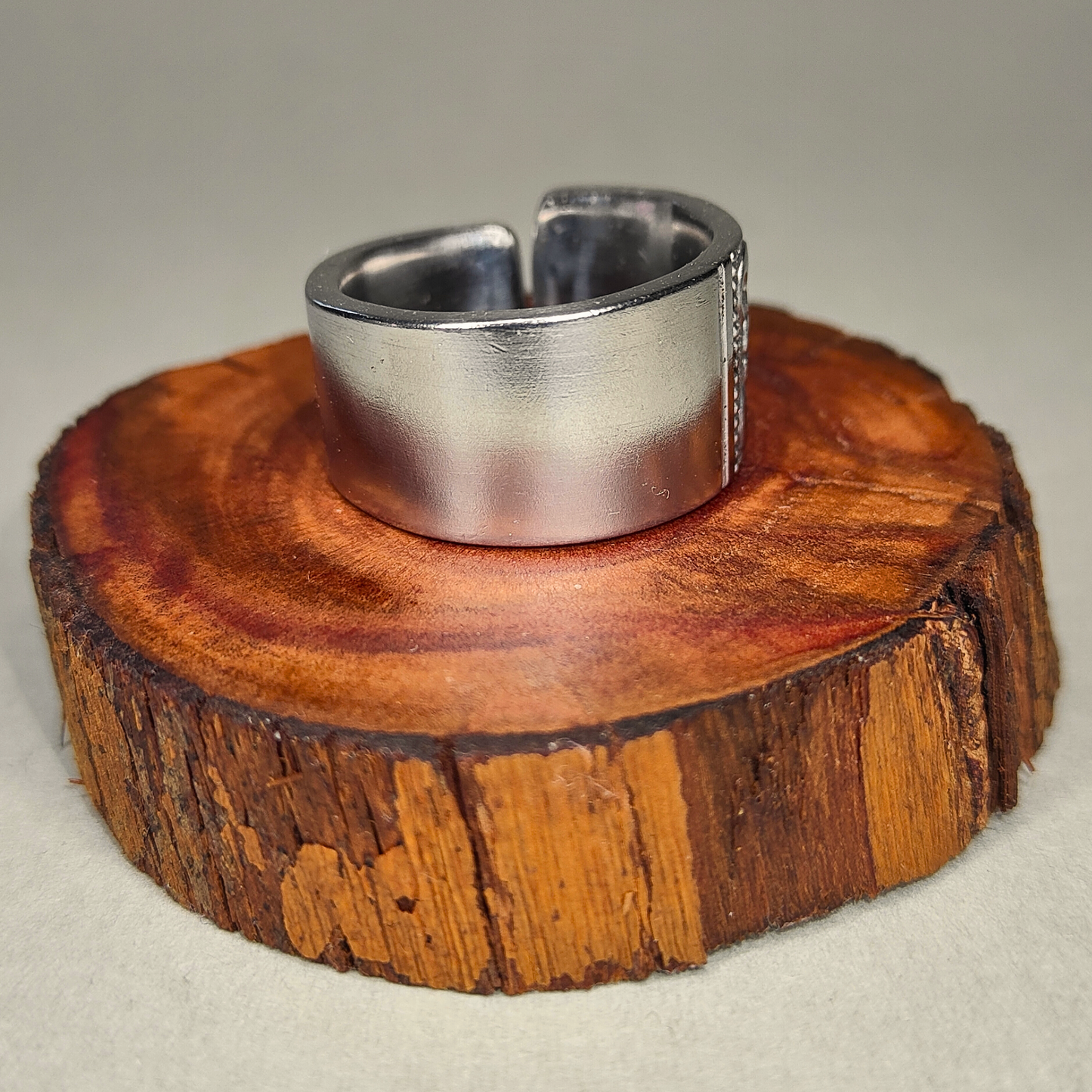 🌺Calthea – Ring of Preserved Grace