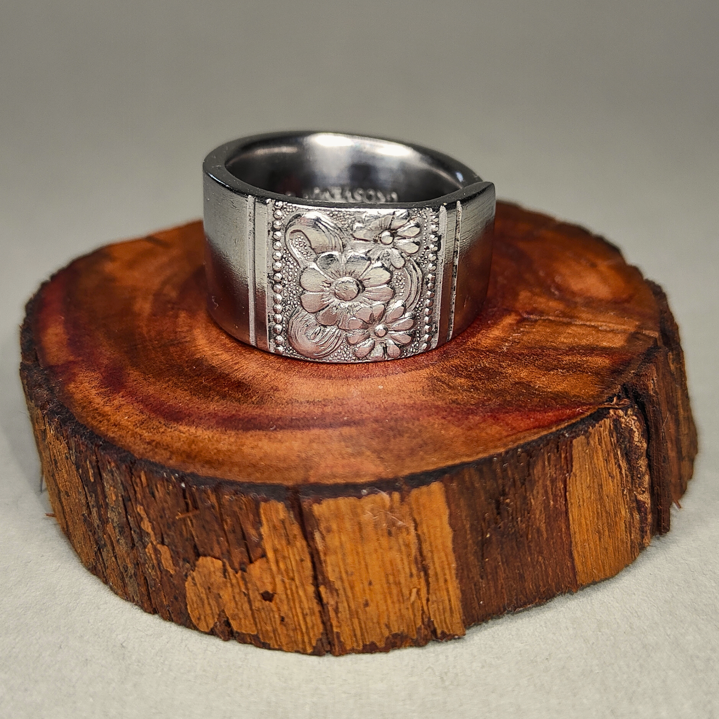 🌺Calthea – Ring of Preserved Grace