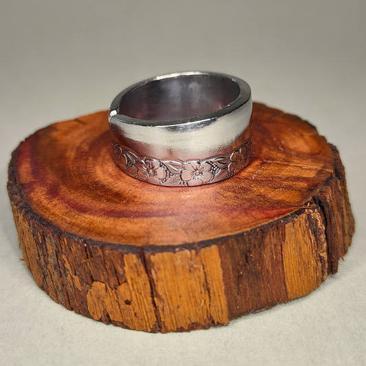 🌸Vera – Ring of Subtle Ceremony