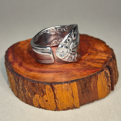 🌸Seren – Ring of Gentle Memory