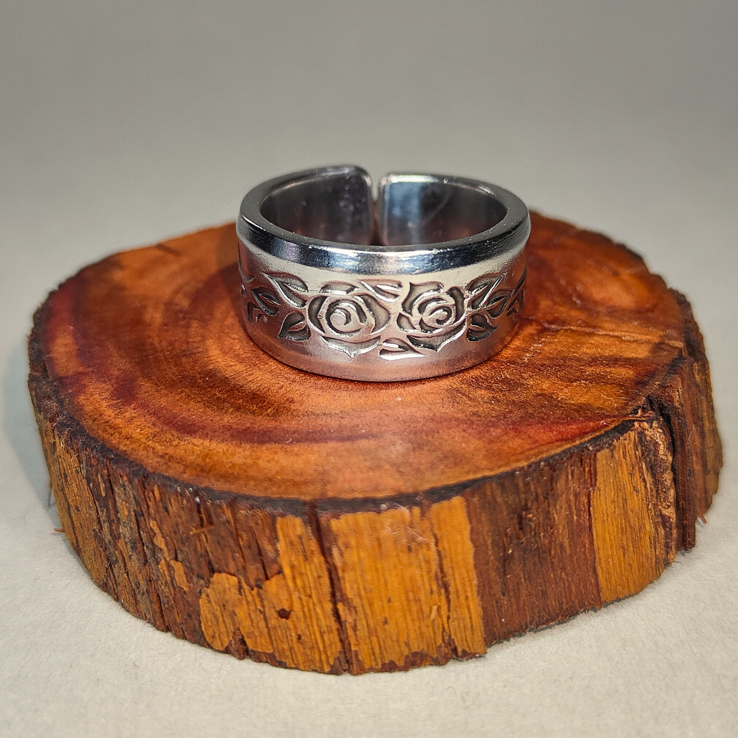 🌹Virelle – Ring of Timeless Bloom