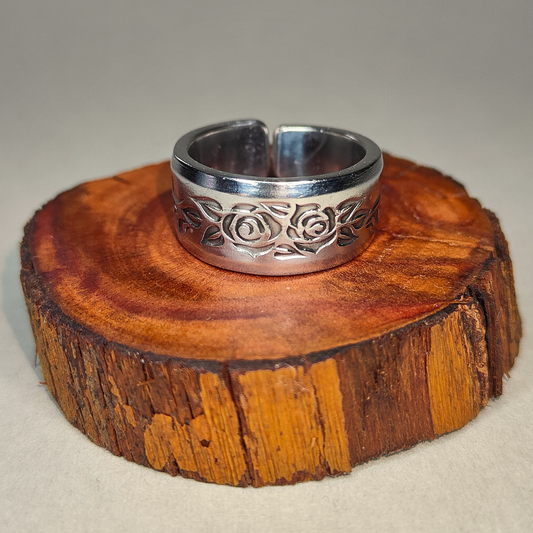 🌹Virelle – Ring of Timeless Bloom