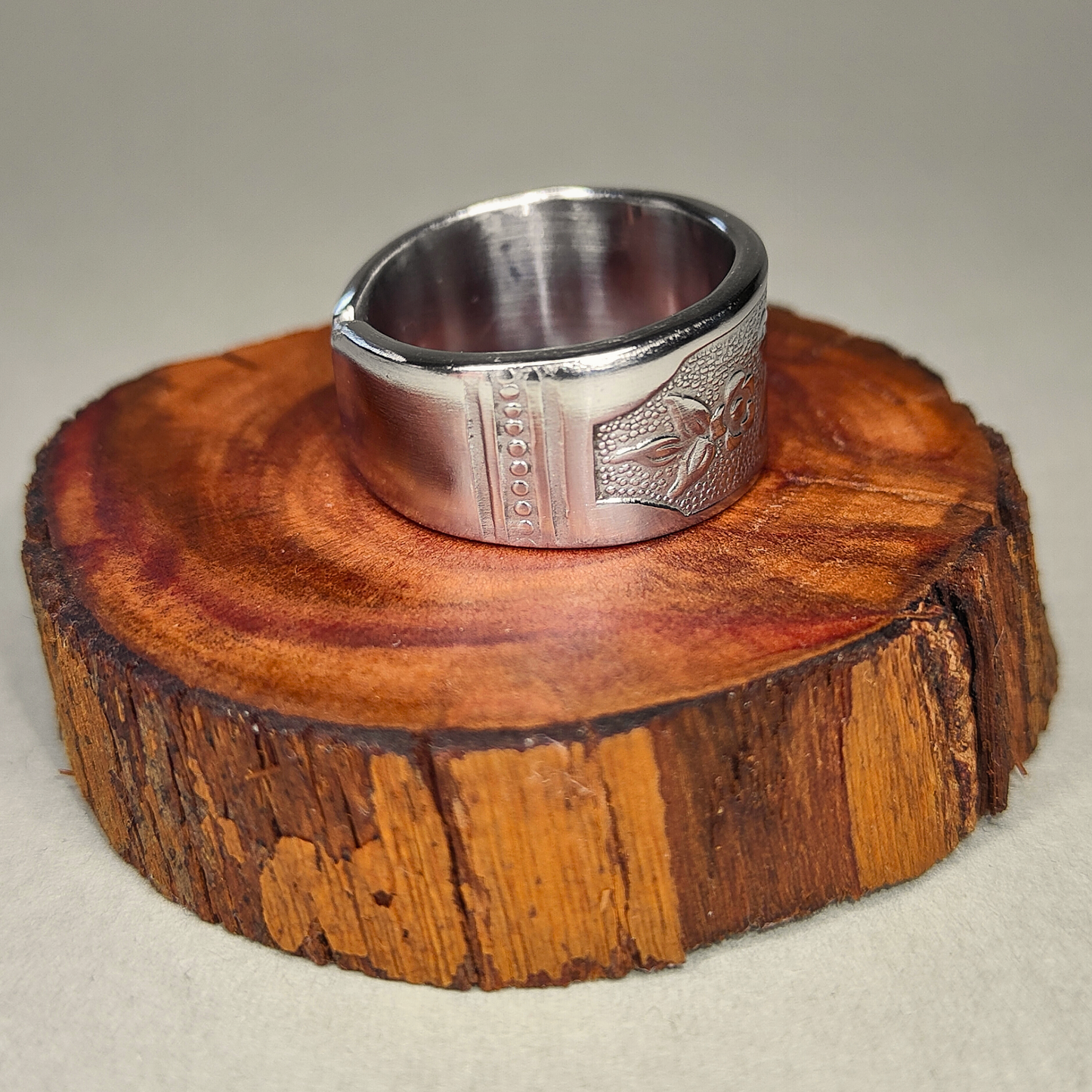 🌺Roselle – Ring of Gentle Bloom