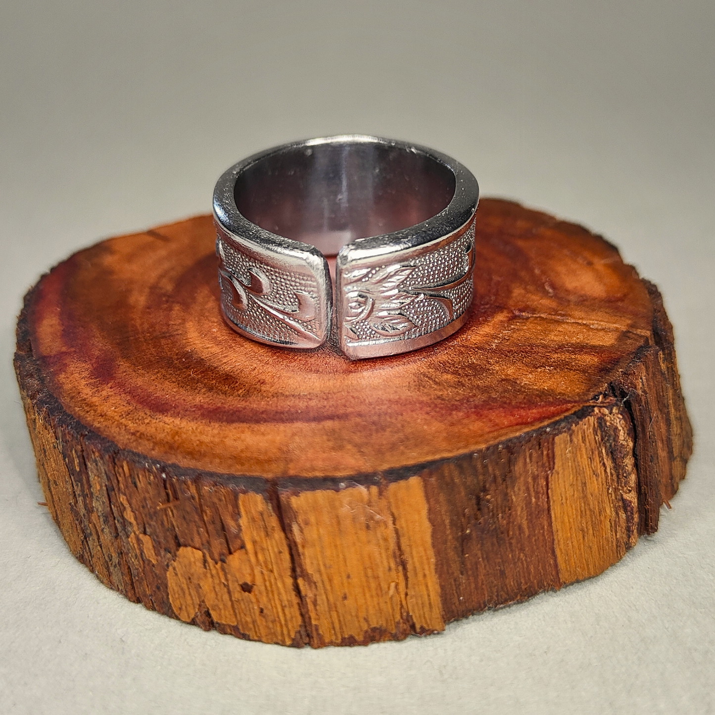 🌹Trinia – Ring of Guarded Rose