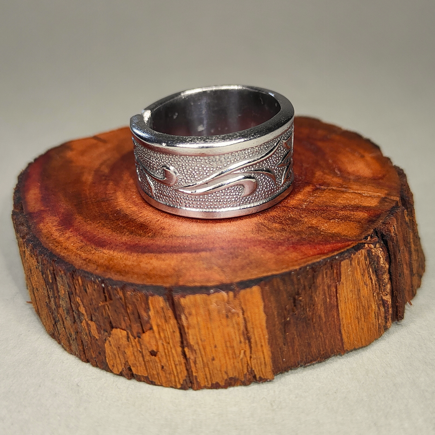 🌹Trinia – Ring of Guarded Rose